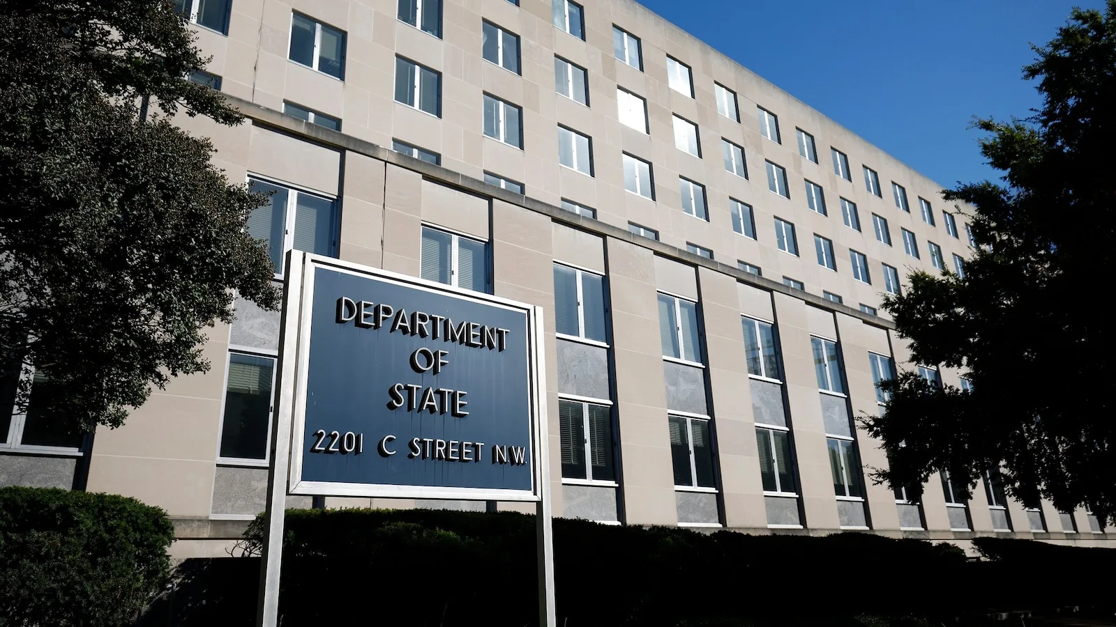 State Department Plans Mass Revocation of Visas for Asylum Seekers