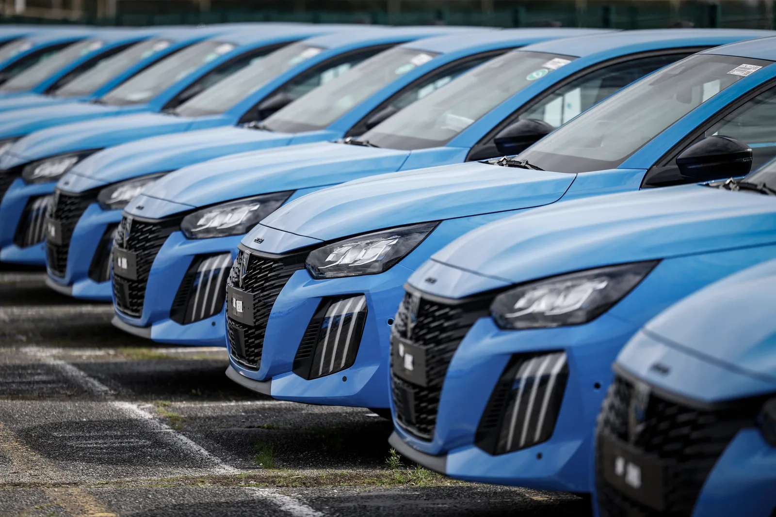 Stellantis Partners With Leapmotor and Holds Talks With BYD on European Plants
