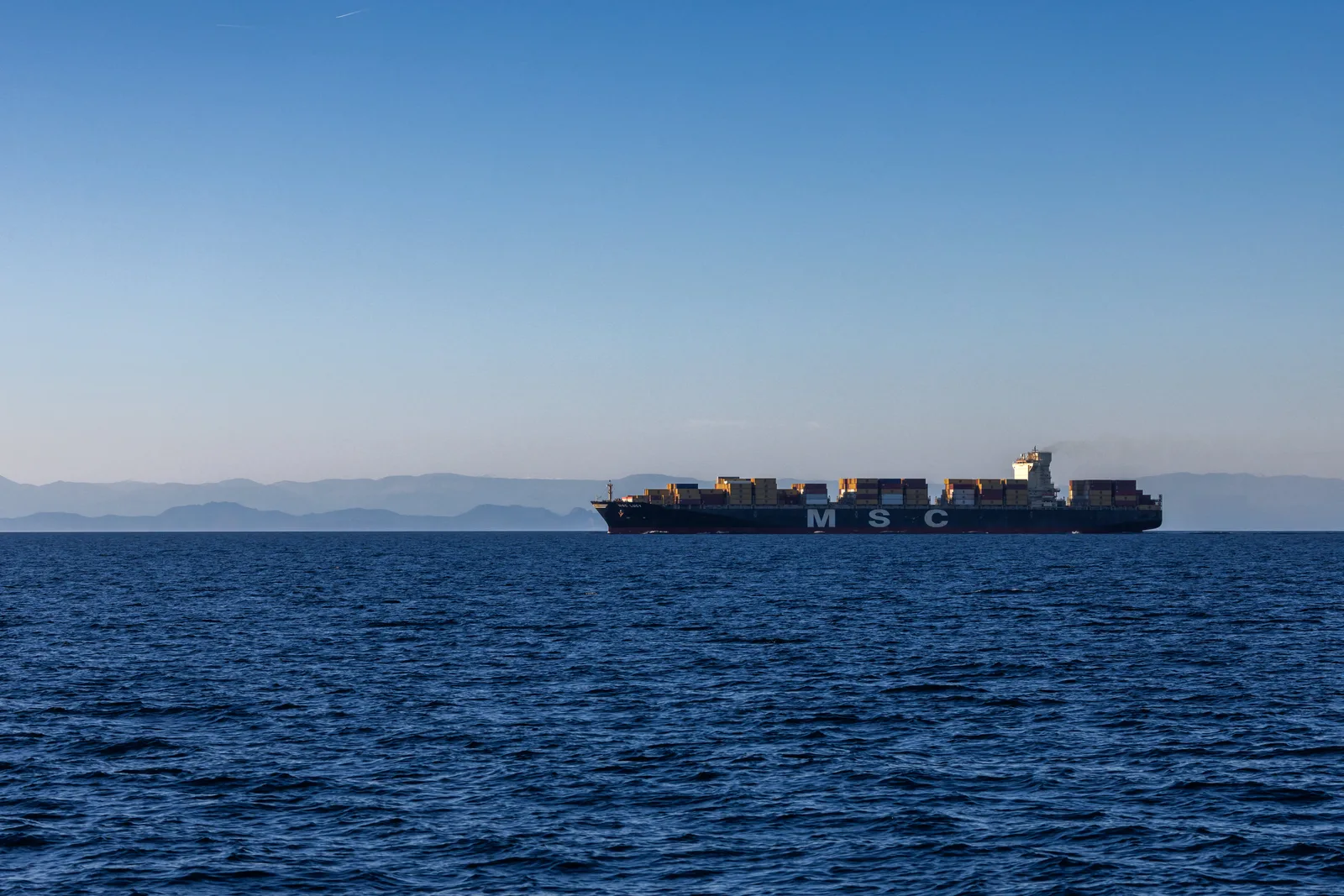 Strait of Hormuz Crisis Drives Surge in Shipping Stocks and Industry Outlook