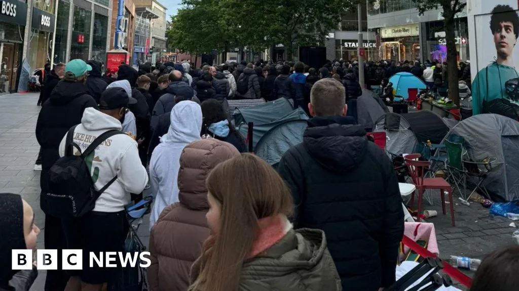 Swatch Stores Close as Crowds Seek £335 Audemars Piguet Collaboration Watch