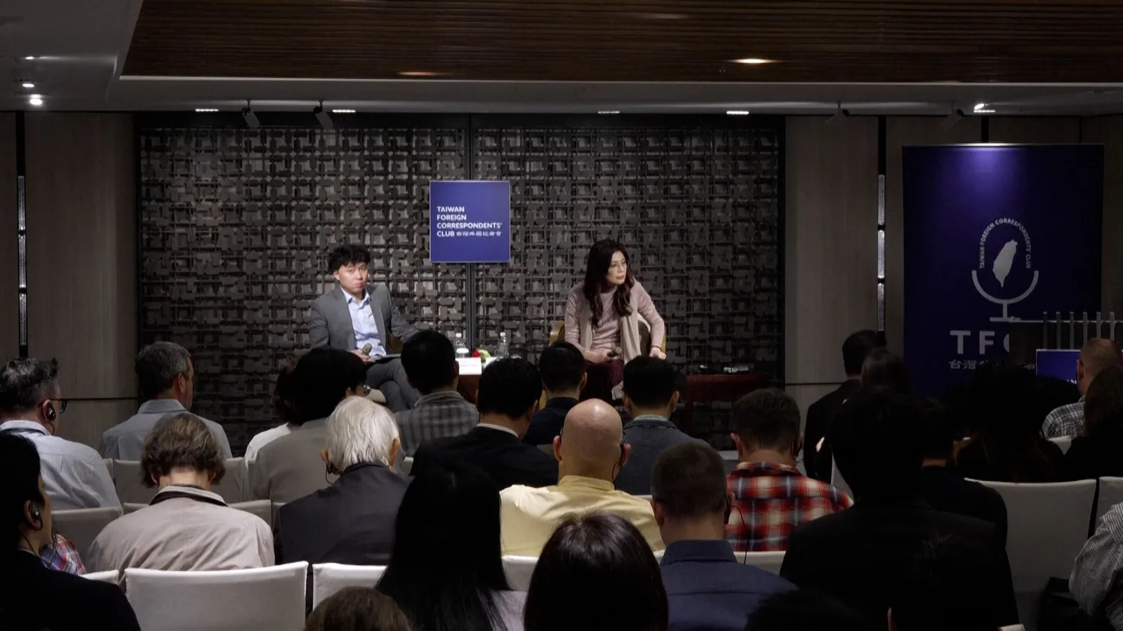 Taiwan Opposition Leader Discusses China Ties Amid Defense Spending Debate