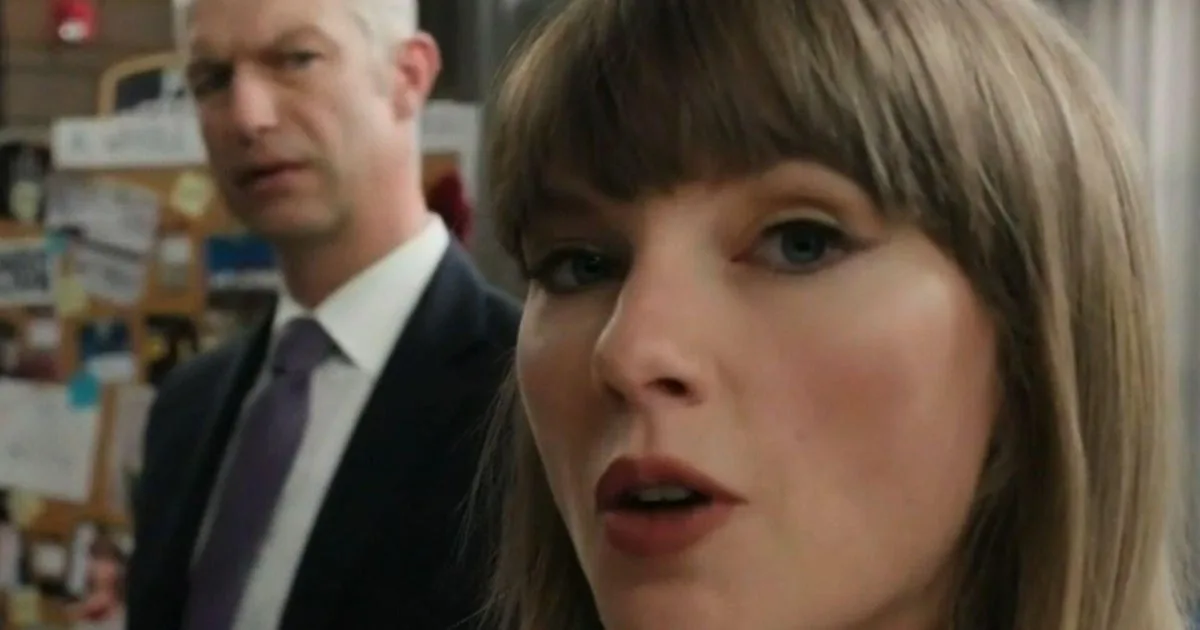 Taylor Swift Makes Surprise Cameo in 'Law & Order: SVU' Sketch at 2026 Emmys