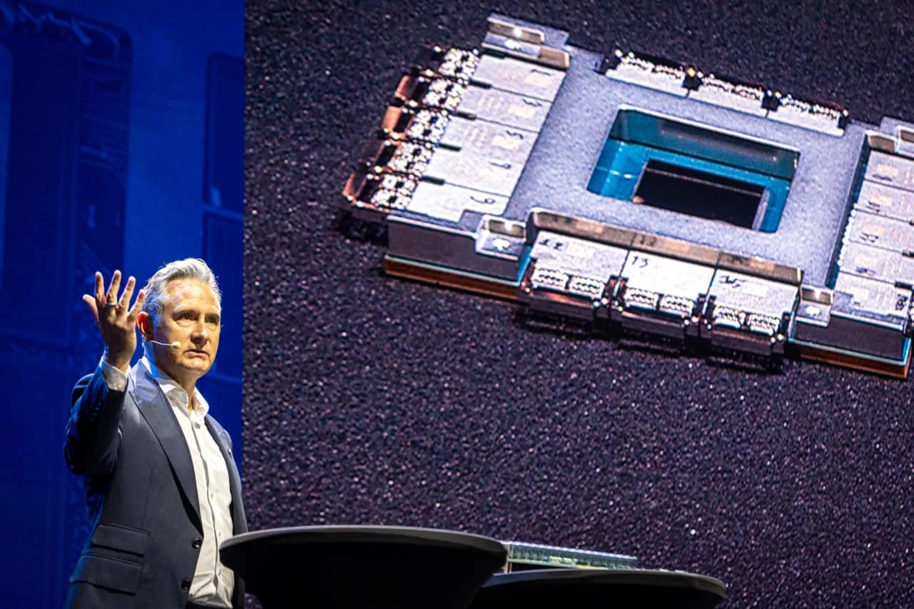 Tech Stocks Fall as Broadcom Earnings Lead Chipmaker Declines
