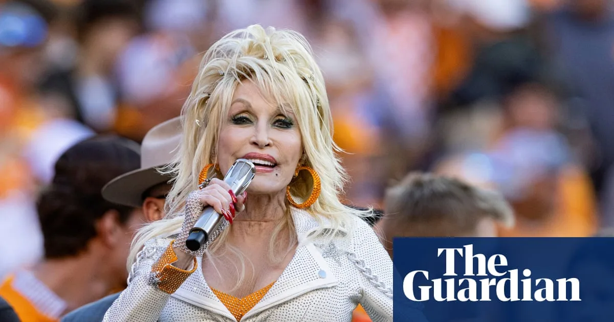 Tennessee Volunteers to Honor Dolly Parton With Helmet Sticker in 2026 Season