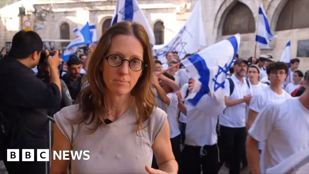 Tens of Thousands Join March Through Jerusalem's Old City