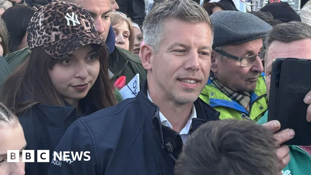 Tens of Thousands Rally in Budapest Ahead of Hungarian Elections
