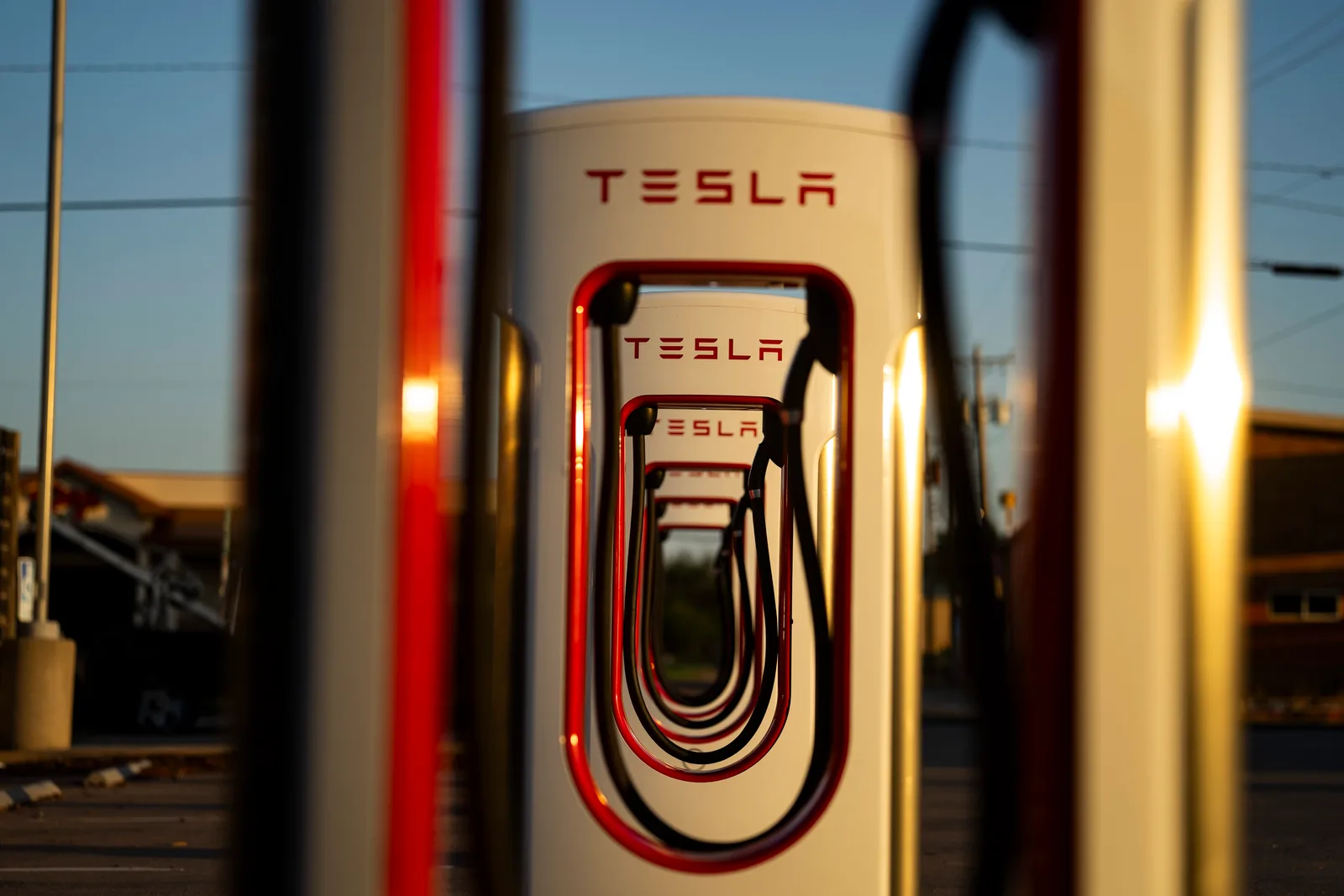 Tesla Shares Anticipated to Move Sharply Ahead of Quarterly Earnings Report