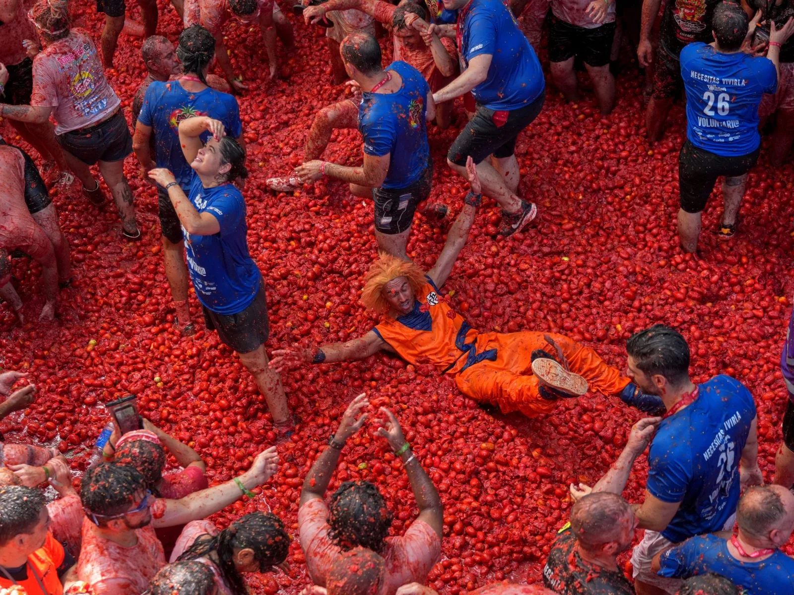 Thousands Participate in La Tomatina Tomato Fight in Spanish Town of Buñol
