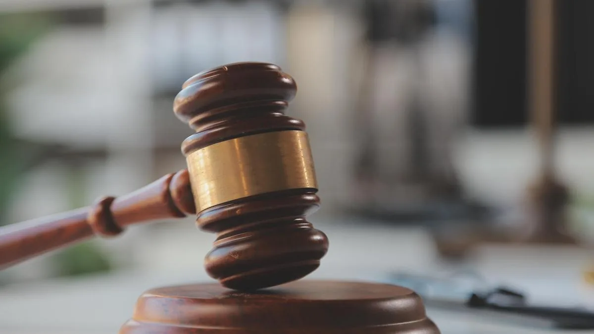 Three Scientists Charged in Worm Smuggling Case, Charges Later Dropped