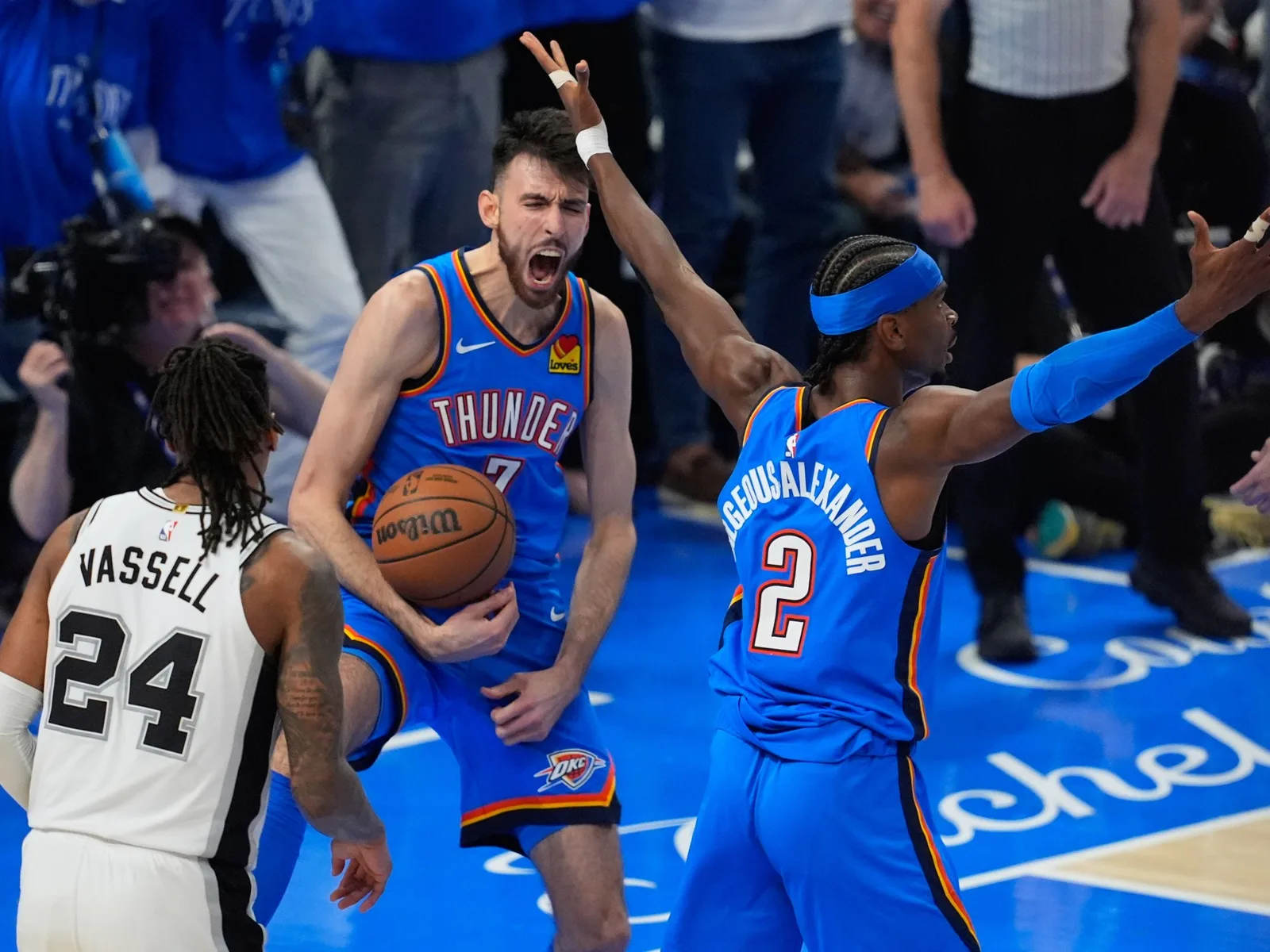 Thunder Defeat Spurs 122-113 to Even Western Conference Finals Series
