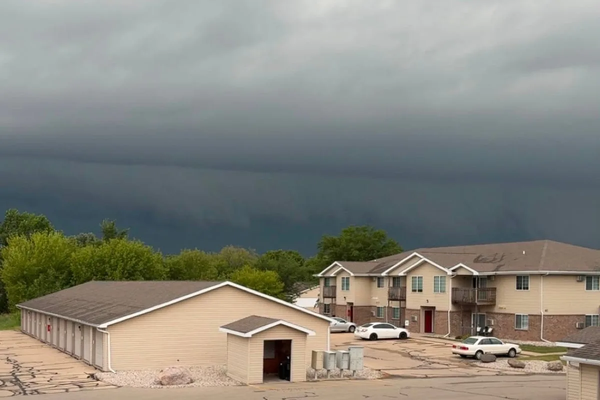 Tornado Causes Widespread Damage and Power Outages in Eastern Wisconsin