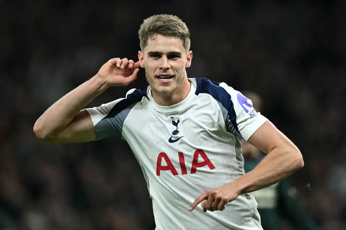 Tottenham’s Micky van de Ven Rejects Claims Players Are Unconcerned About Relegation