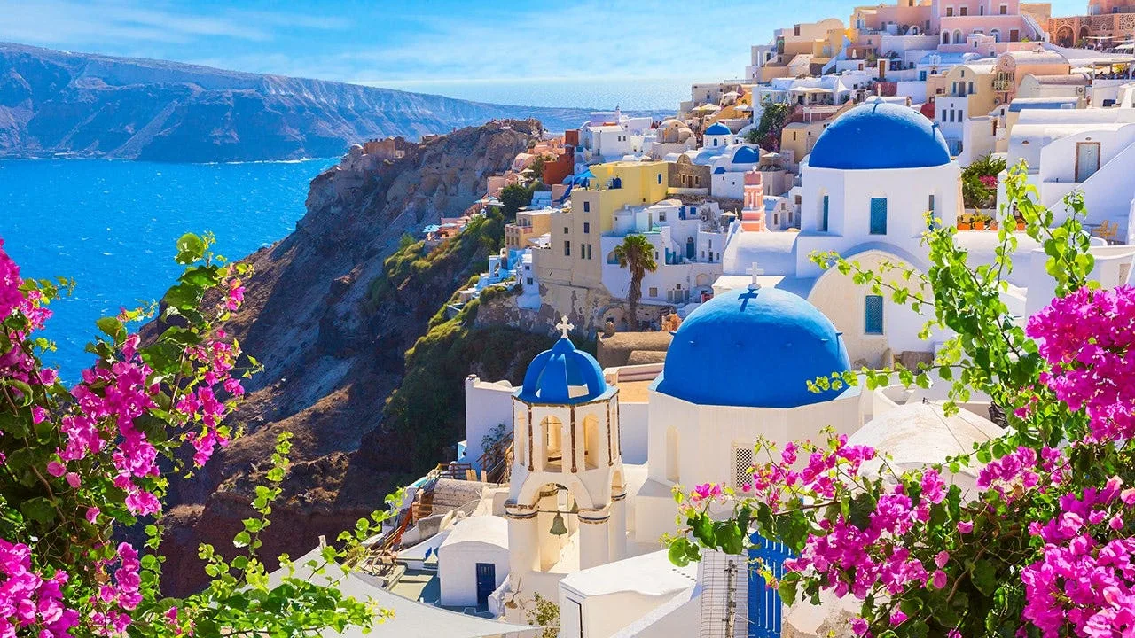 Tourist Crowds Reported at Popular Greek Destinations Due to Social Media Trends