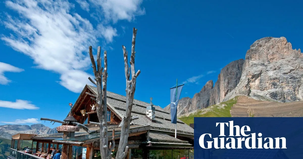 Tourists Form Long Queues for Pastries at Friedrich August Refuge in Dolomites