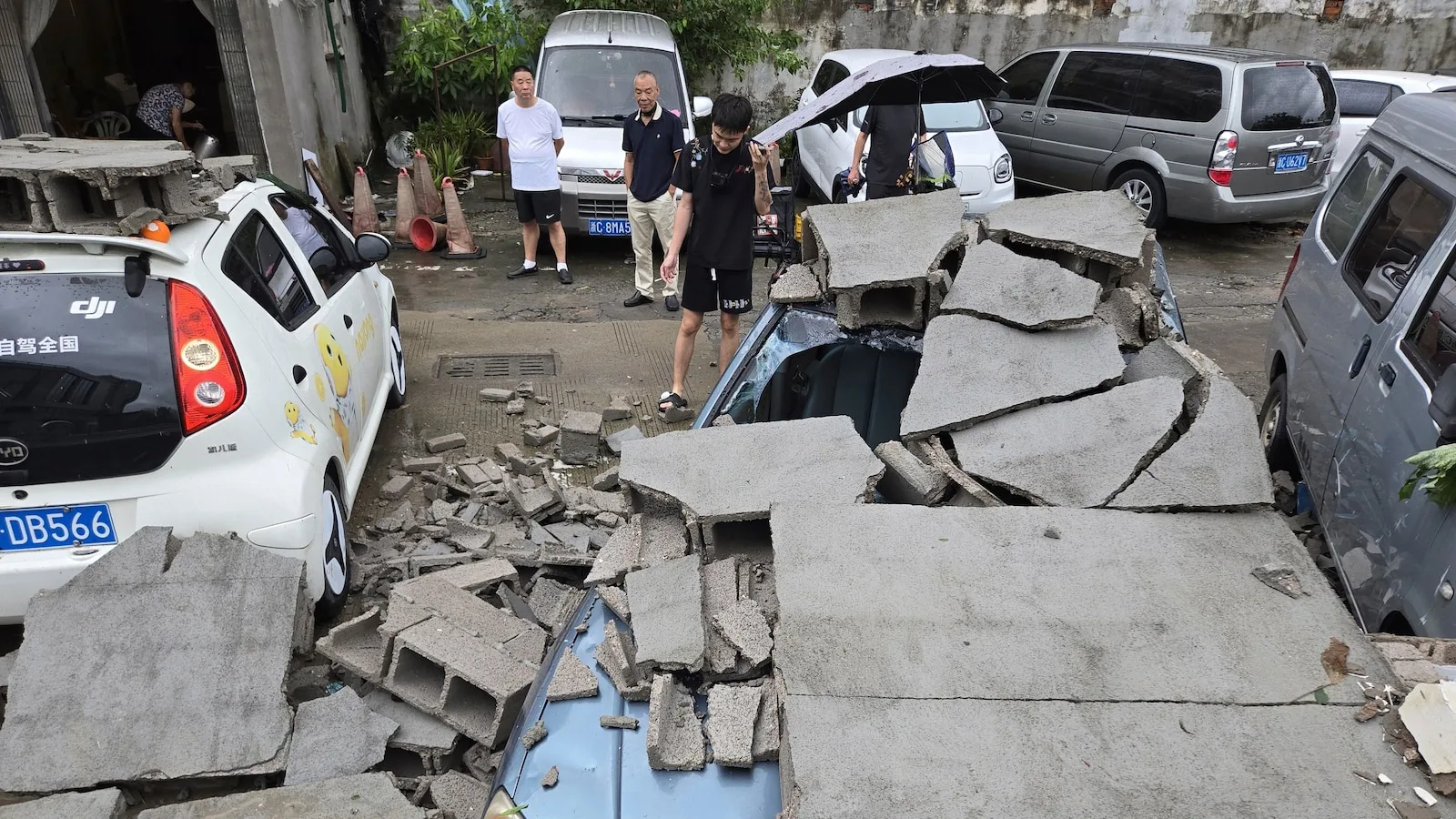 Tropical Storm Dolphin Brings Heavy Rain and Flight Cancellations in Eastern China