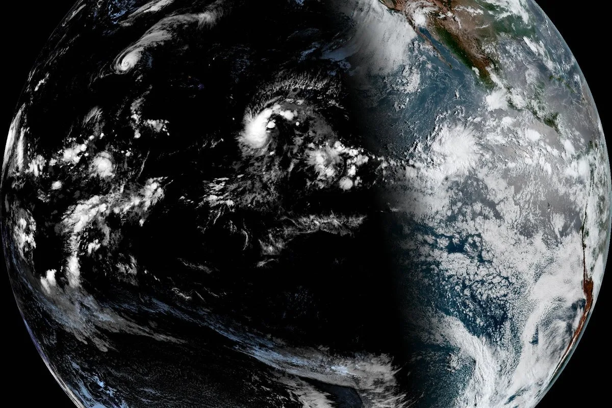 Tropical Storm Moke Forecast to Bring Heavy Rain and Winds to Hawaii