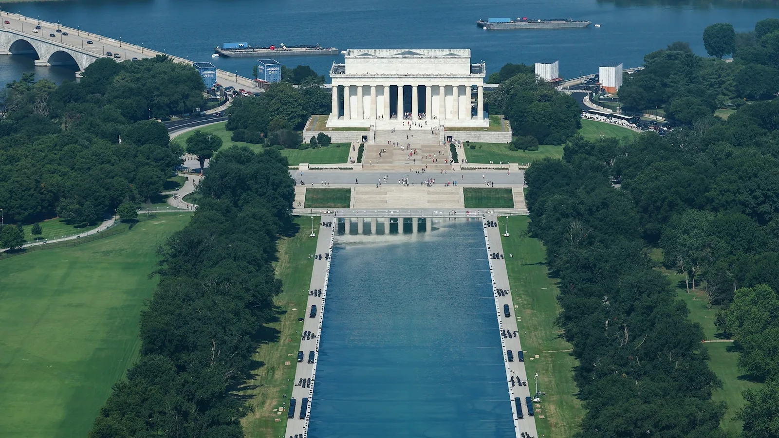 Trump Administration Will Not Seek New Bids for Reflecting Pool Repairs