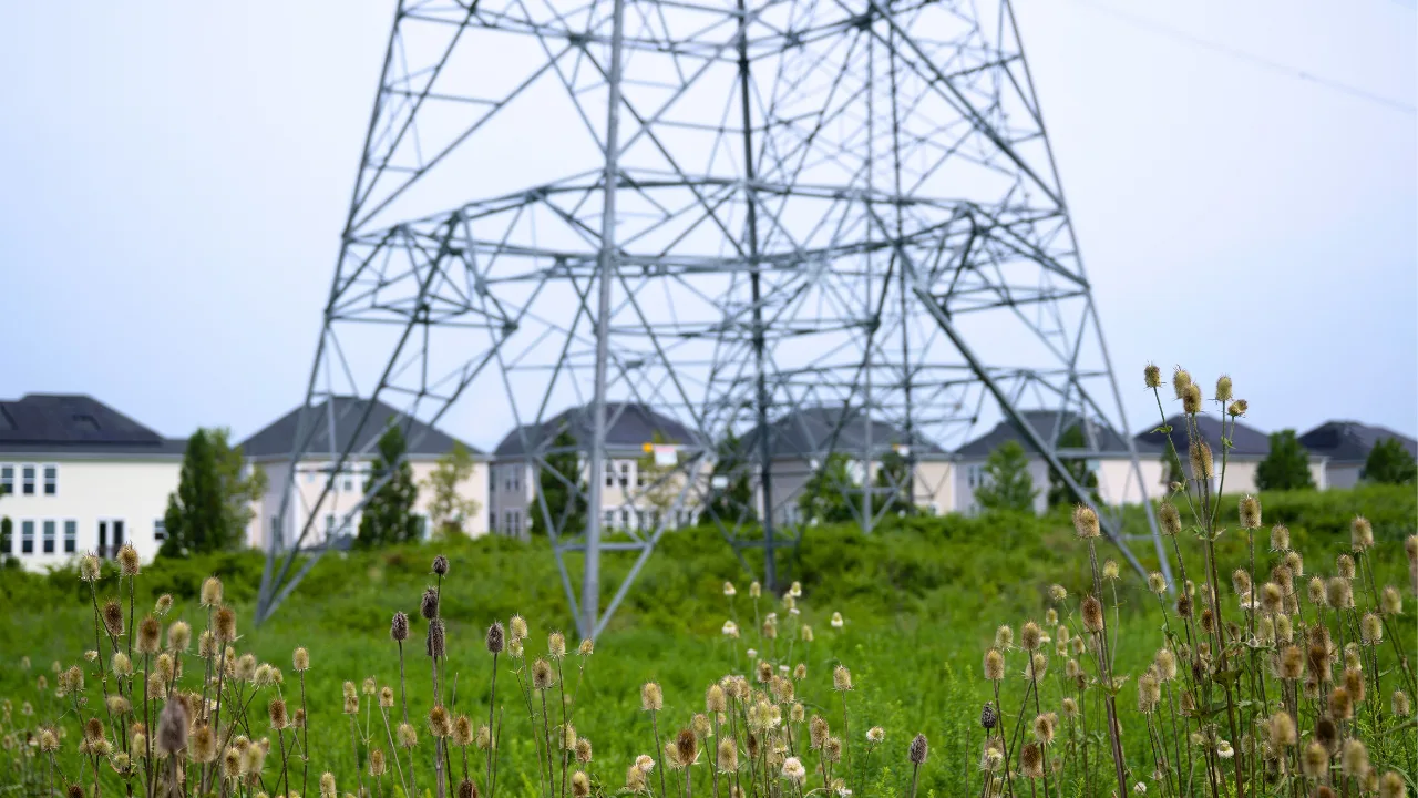 Trump and Lawmakers Promote Data Centers Amid Community Debate