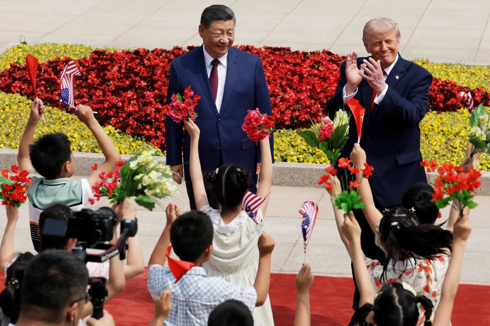 Trump and Xi Hold Summit in Beijing Marked by Deals and Diplomatic Pageantry