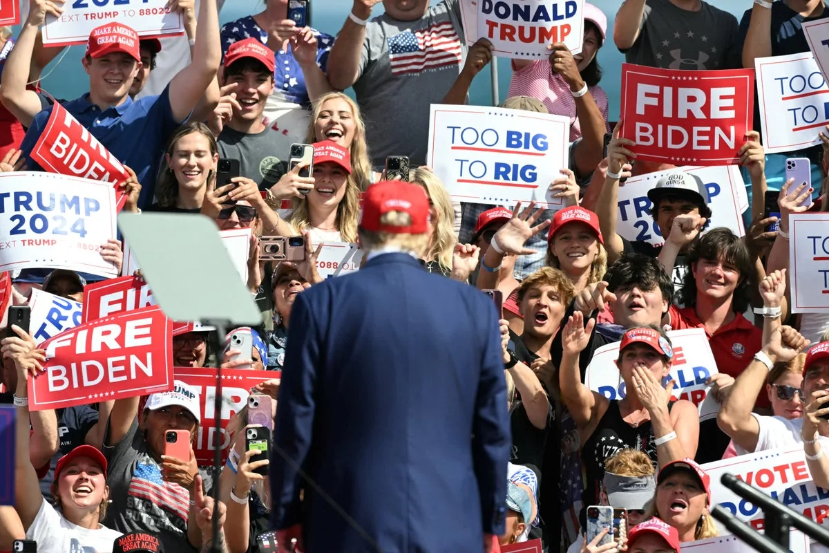 Trump Approval Rating Drops to Record Low Ahead of Midterm Elections