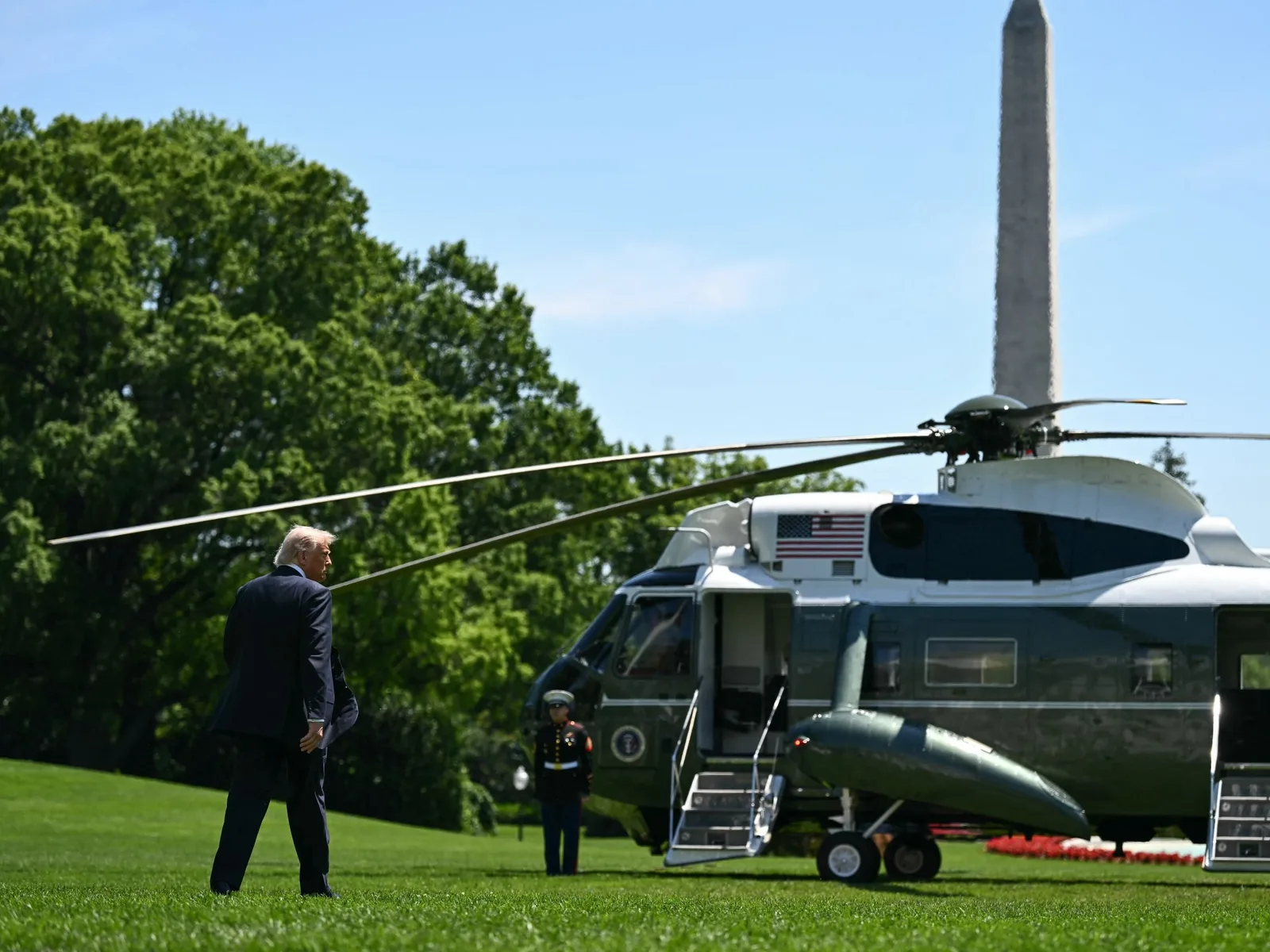 Trump Arrives in Beijing for Summit With Xi Focused on Trade and Global Tensions