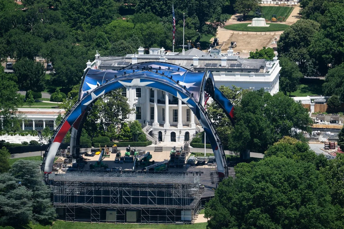 Trump Proposes Making UFC Octagon a Permanent Feature on White House Lawn