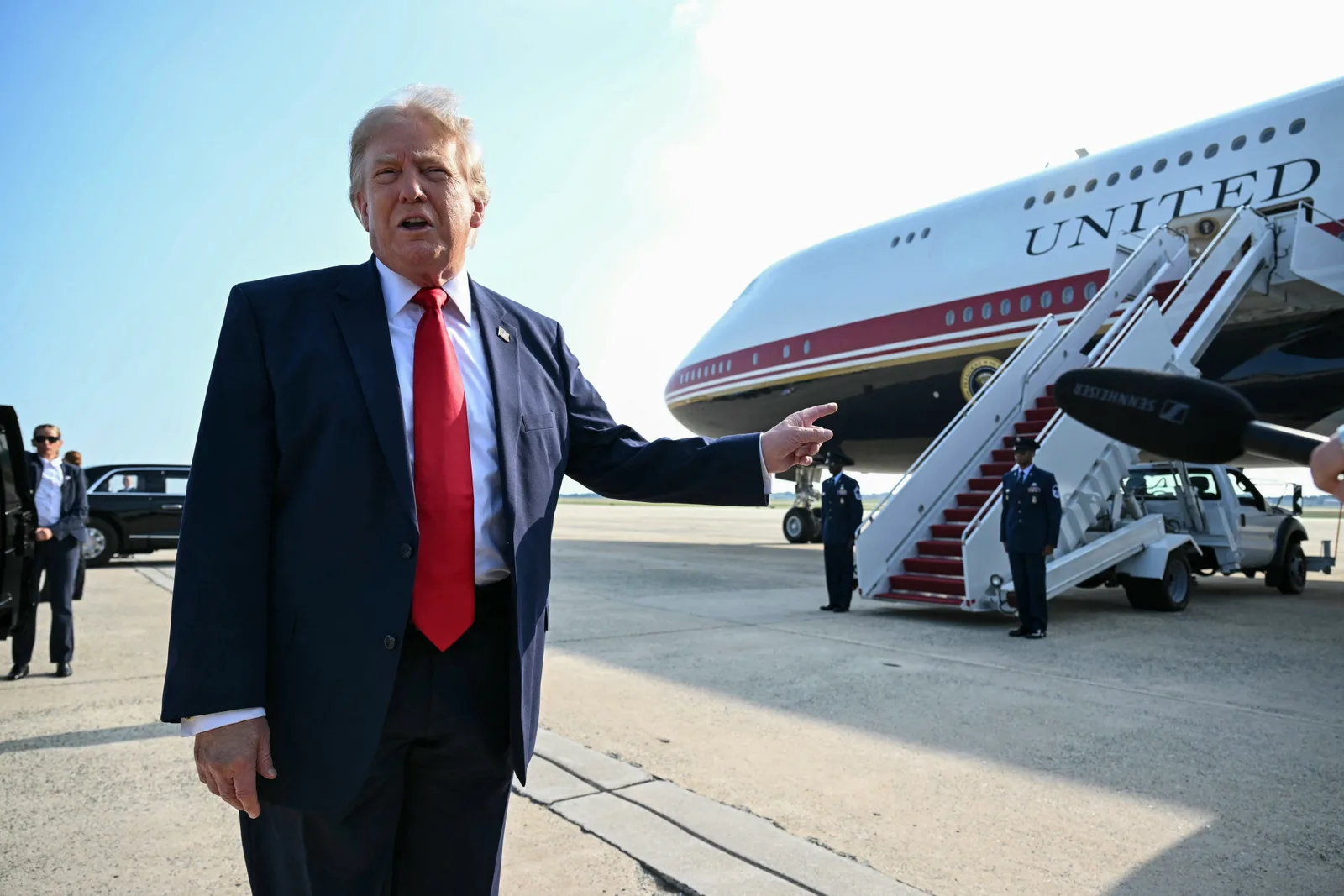 Trump Reports Over $1 Billion in Crypto and Investment Income on Disclosure Form