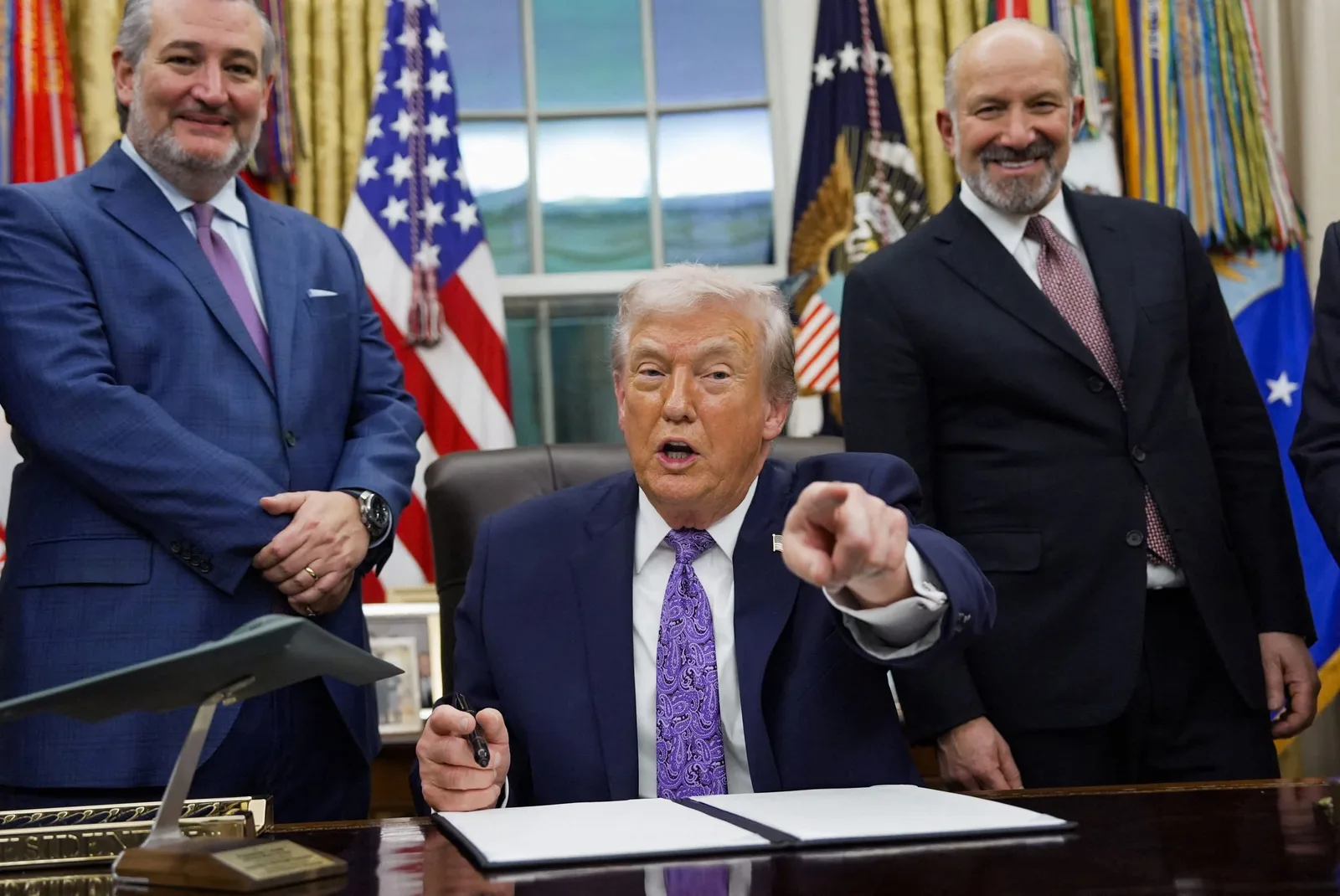 Trump Signs Executive Order Urging Voluntary AI Model Review by Government