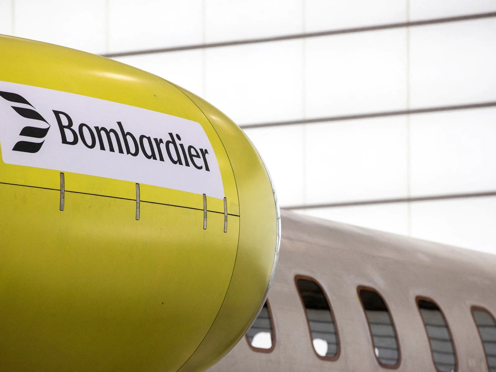 Trump Threatens Ban on Bombardier Jet Sales Amid U.S.-Canada Trade Dispute