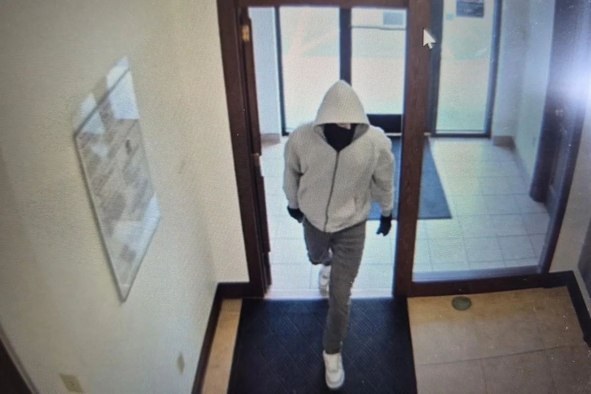 Two Bank Employees Killed in Kentucky Robbery, Suspect Arrested After Chase