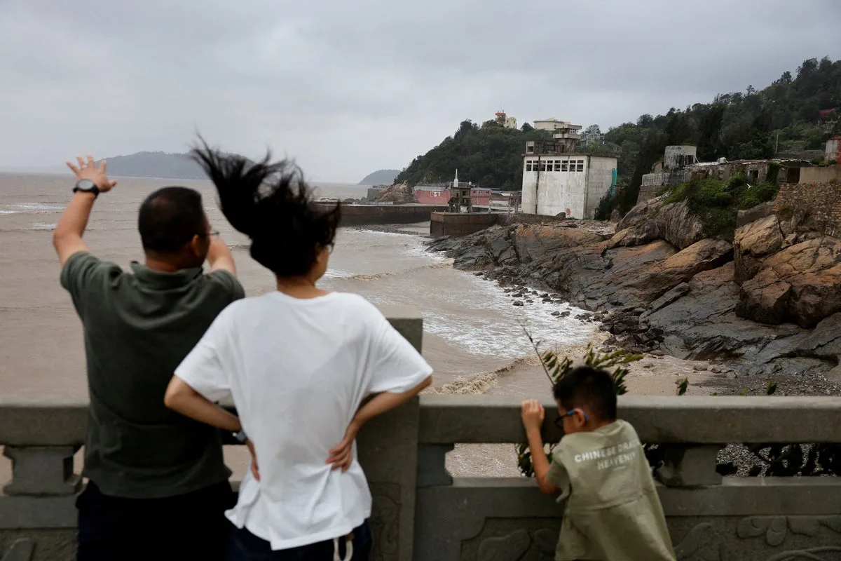 Typhoon Noul Brings Heavy Rain and Wind to Southern China and Hong Kong
