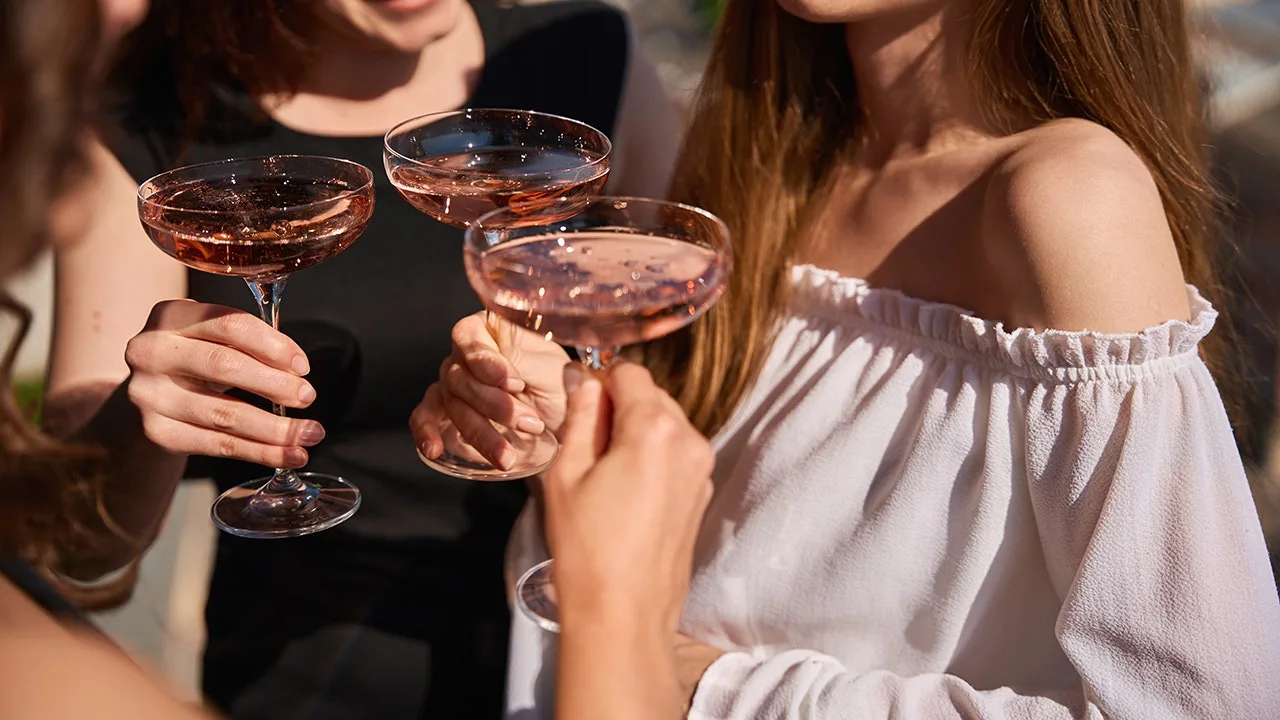 US Bars and Restaurants See Decline in Alcohol Sales as Drinking Habits Shift