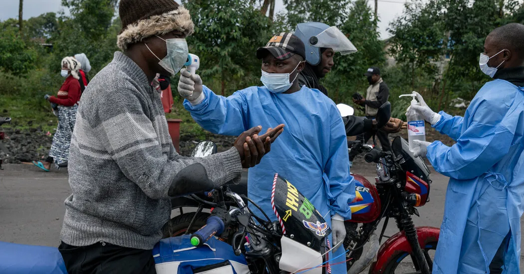 U.S. Expands Entry Ban to Green Card Holders From Ebola-Affected Countries