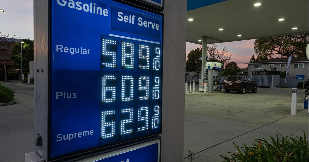 U.S. Gas Prices Rise Amid Reported Iran Conflict Despite Stabilized Crude Oil Prices