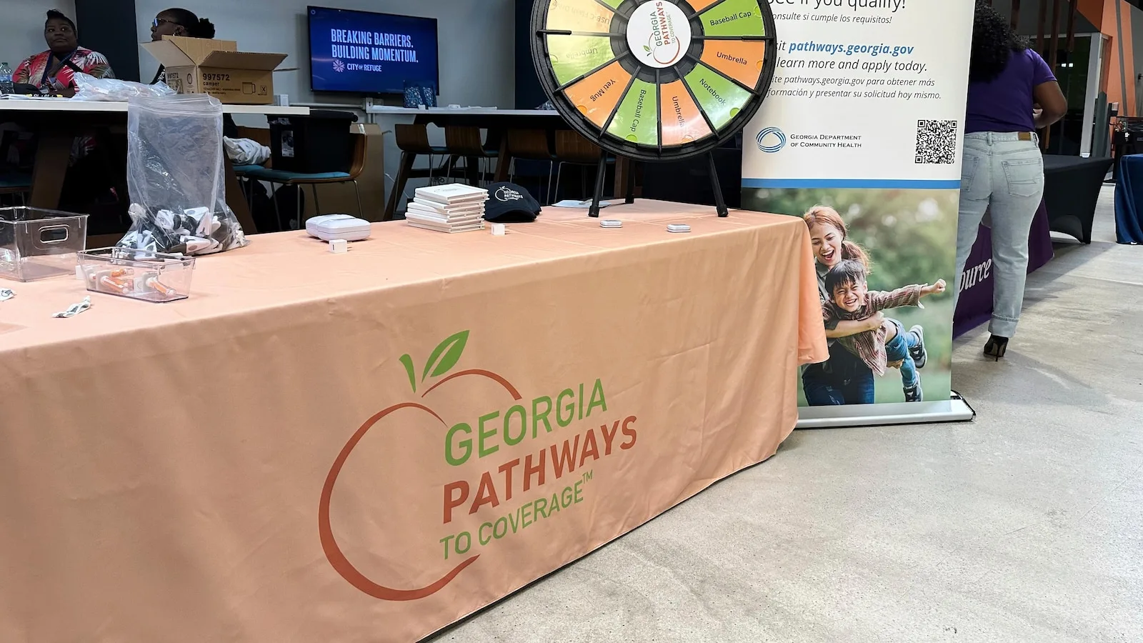 U.S. Jobless Benefit Applications Fall, Indicating Low Layoffs