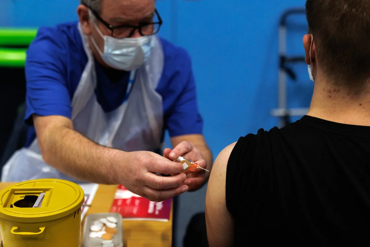 UK Advisers Recommend MenB Vaccine for Teenagers on NHS at Age 15
