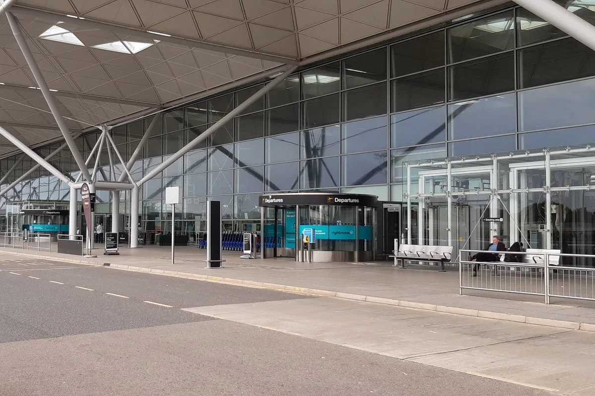 UK Airport Drop-Off Fees Increase, Some Reaching £10 at Major Terminals