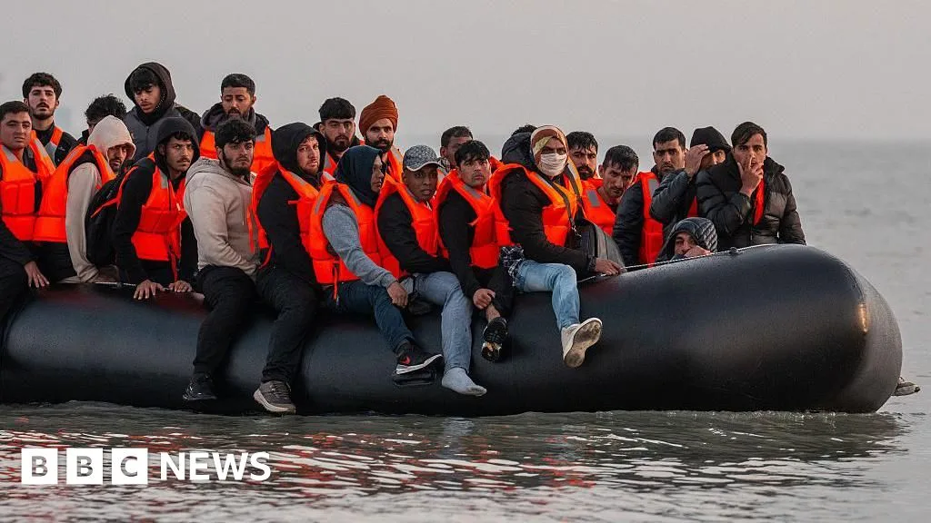 UK and France Agree Three-Year £660m Deal to Address Channel Small Boat Crossings