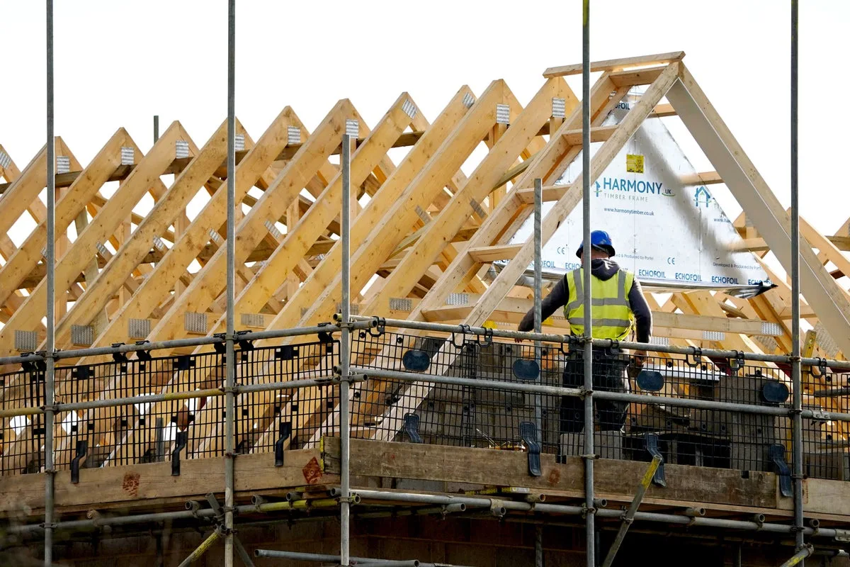 UK Construction Output Falls Sharply Amid Rising Costs and Input Prices