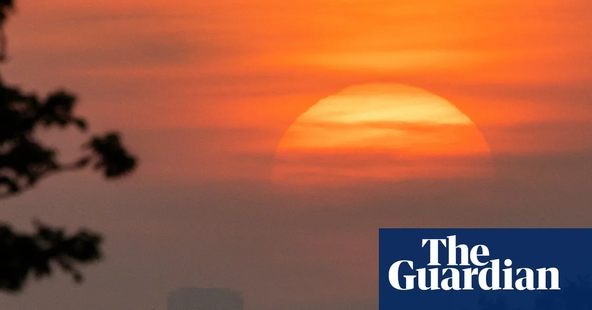 UK Experiences Record-Breaking May Heatwave With Temperatures Reaching 35C