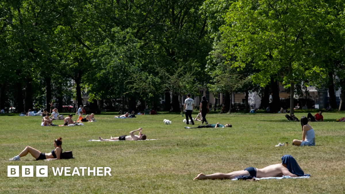UK Experiences Record May Heatwave as Temperatures Reach Up to 34C