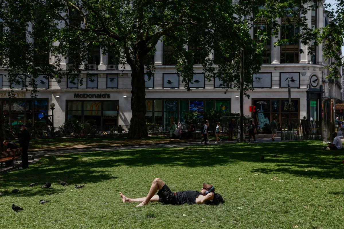 UK Heatwave Causes Disrupted Sleep, Food Waste, and Retail Refrigeration Failures