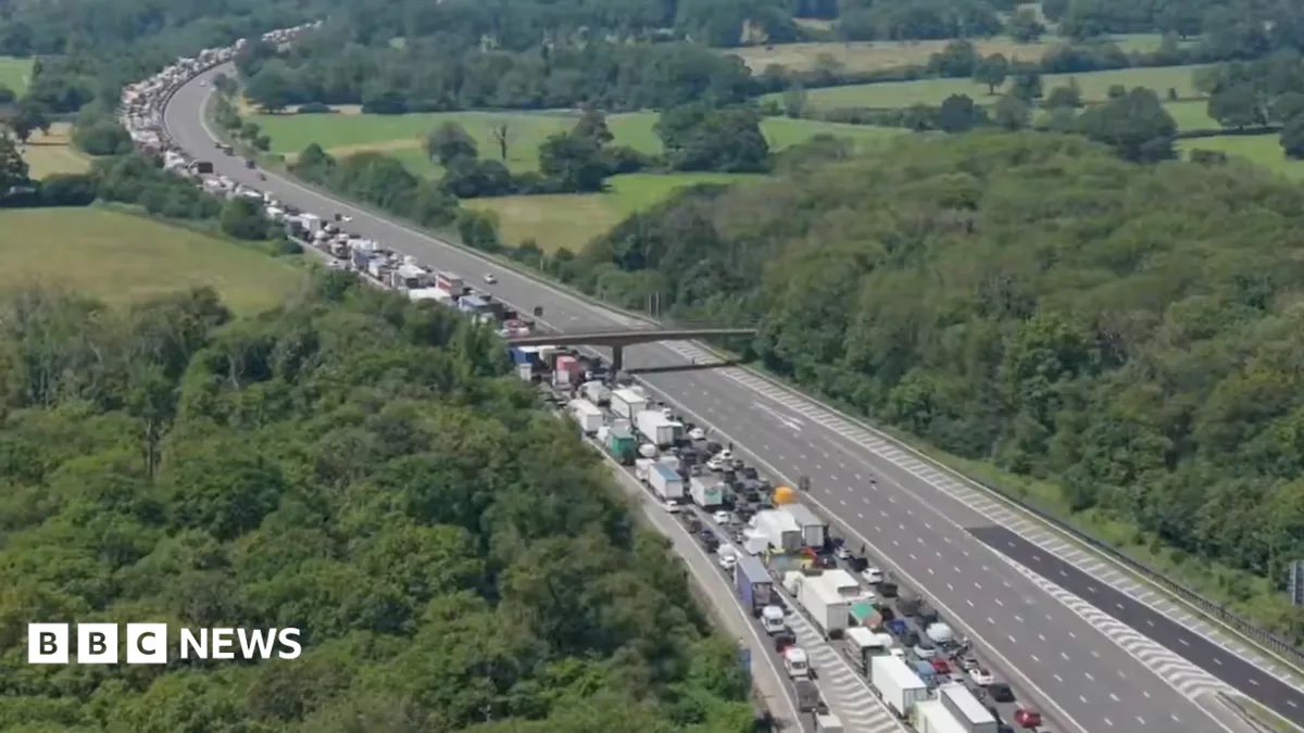 UK Heatwave Triggers Health Warnings, Disrupts Travel and Daily Life