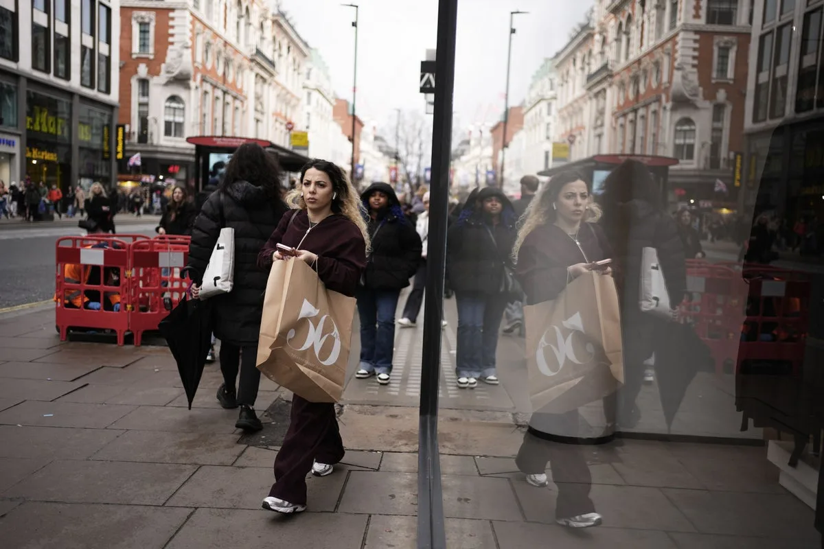 UK Retail Sales Fall by 0.4% in Latest ONS Report