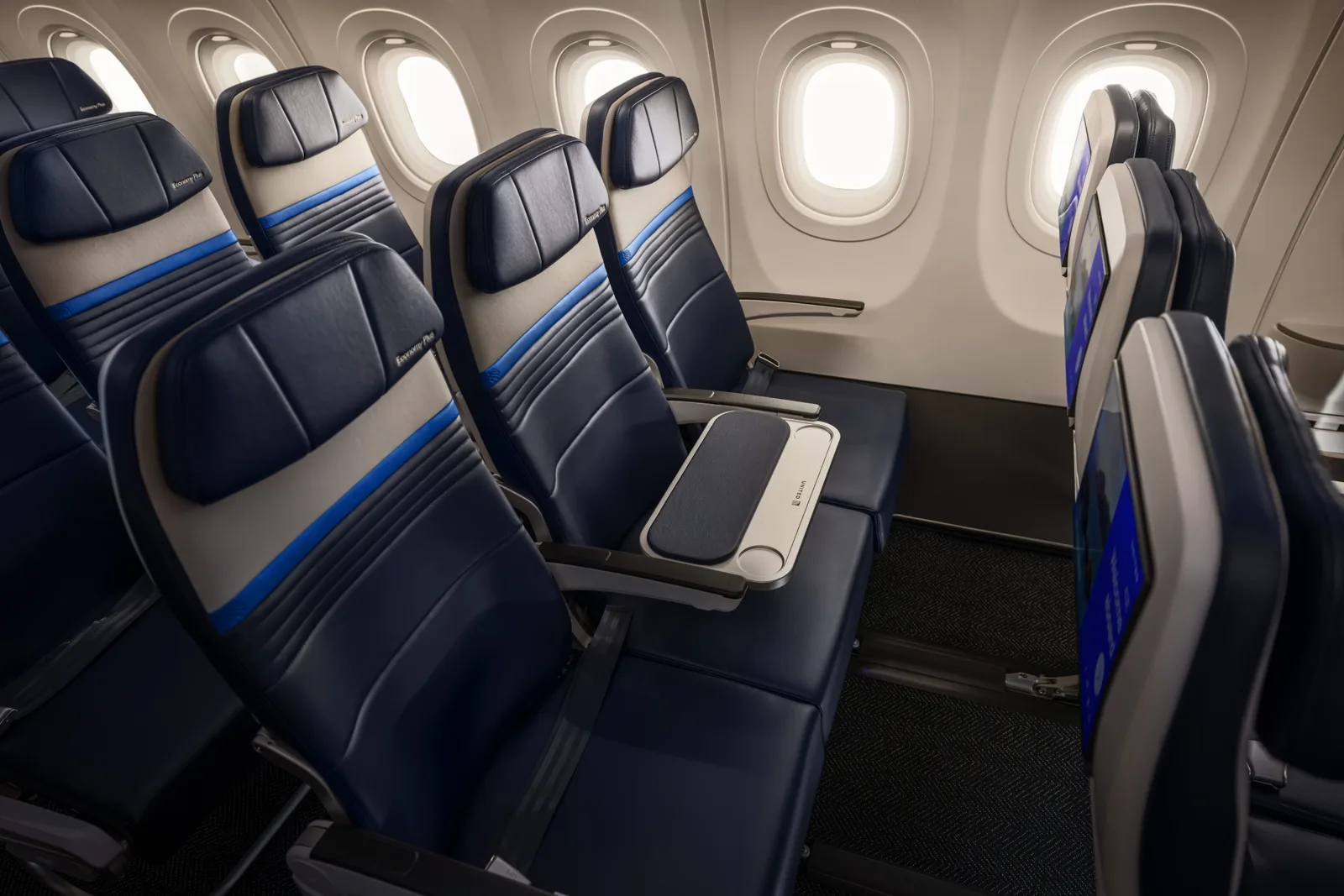 United Airlines Introduces Paid Option to Keep Middle Seat Empty on Select Flights