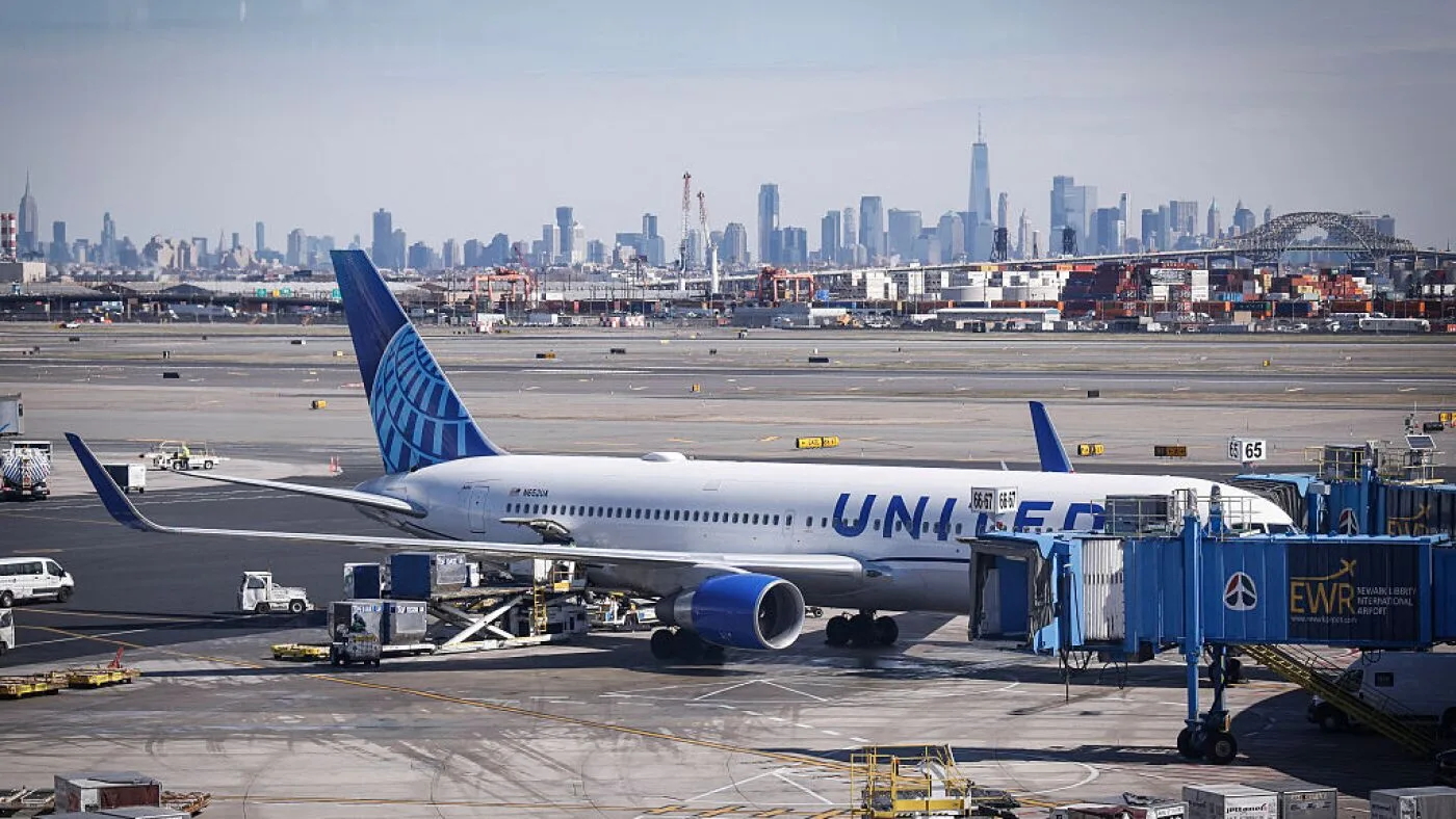 United Airlines Plane Strikes Truck and Light Pole Near Newark Airport