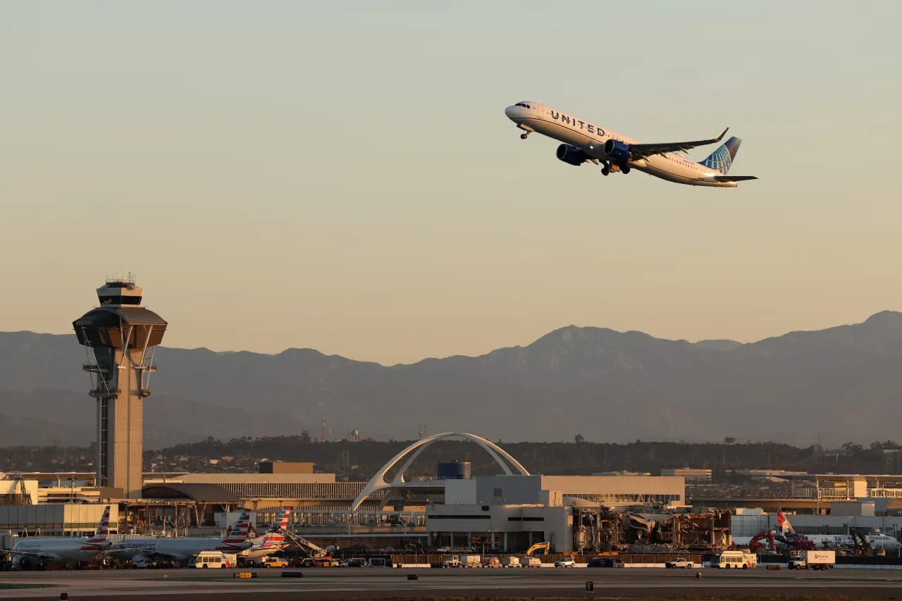 United Airlines Reports Record Daily Bookings Amid High Crude Prices