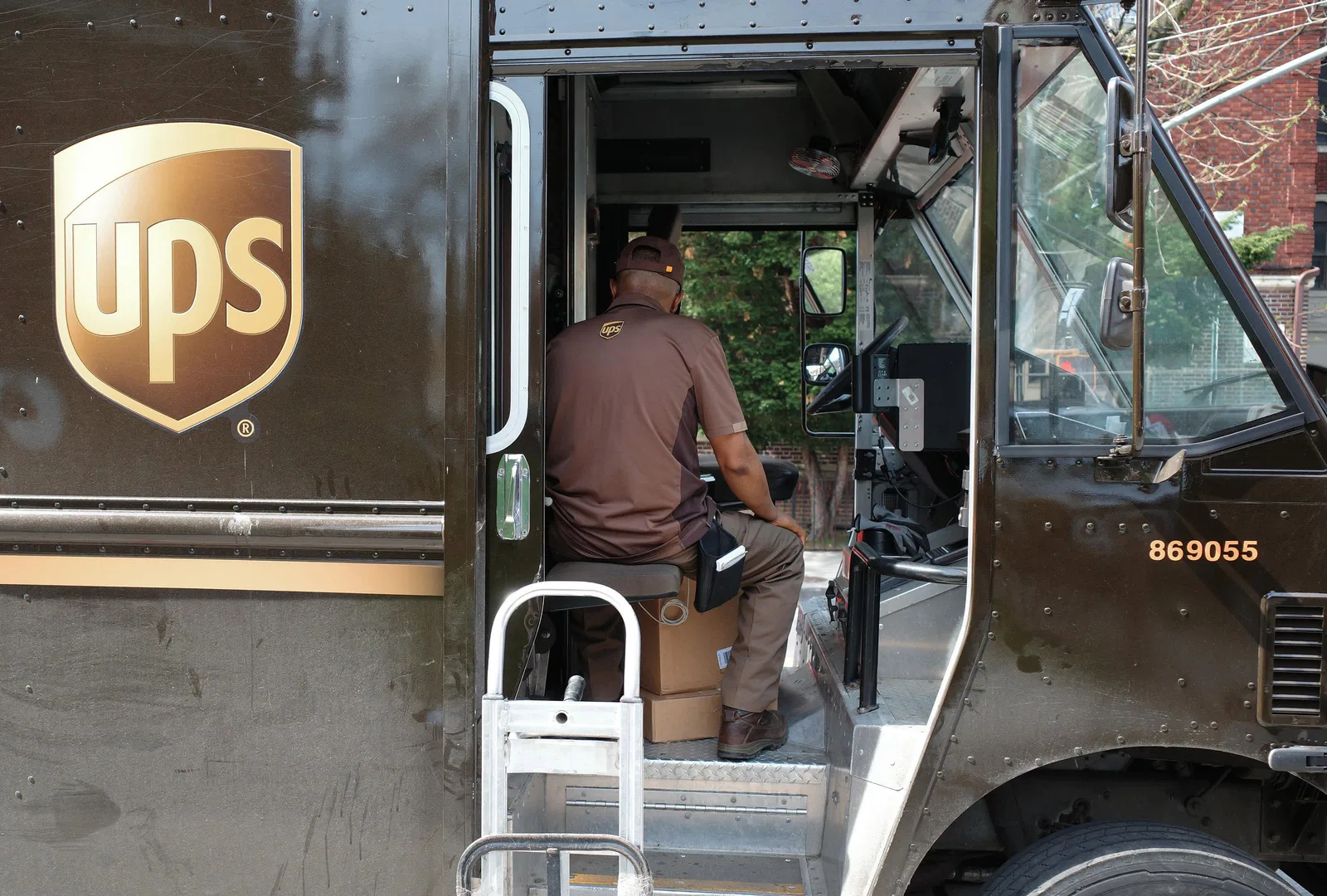 UPS Reports First-Quarter Earnings Above Wall Street Expectations