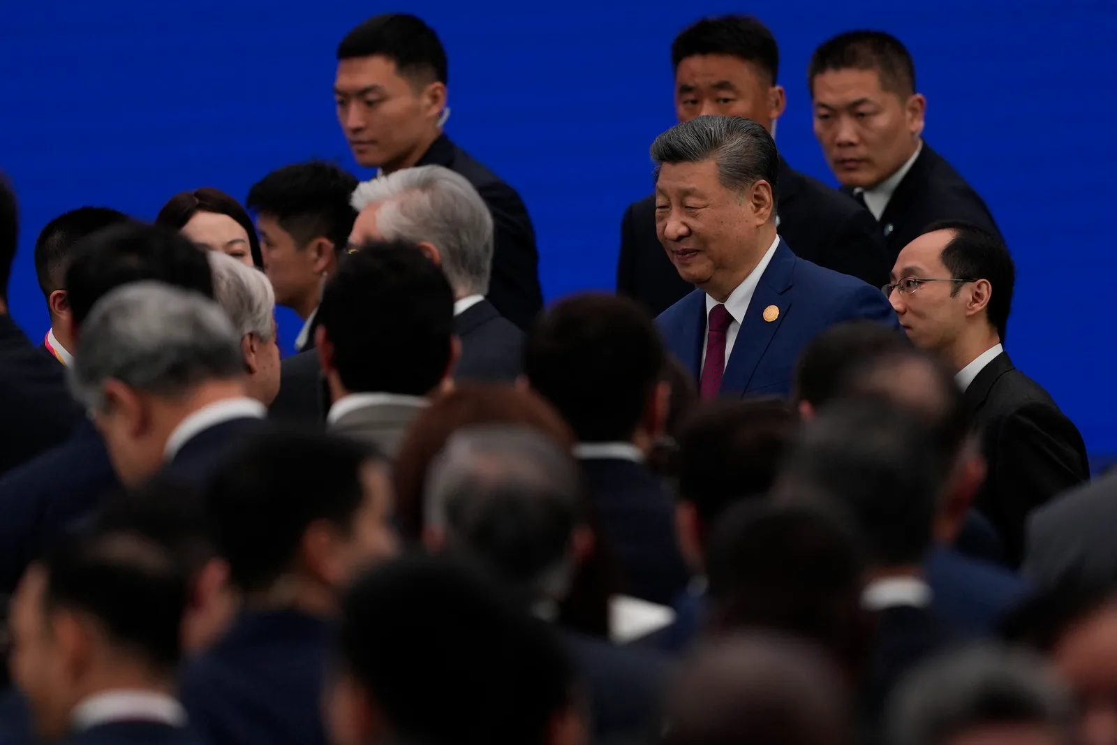 US and China Extend Trade Truce as Xi Jinping Begins State Visit to Washington