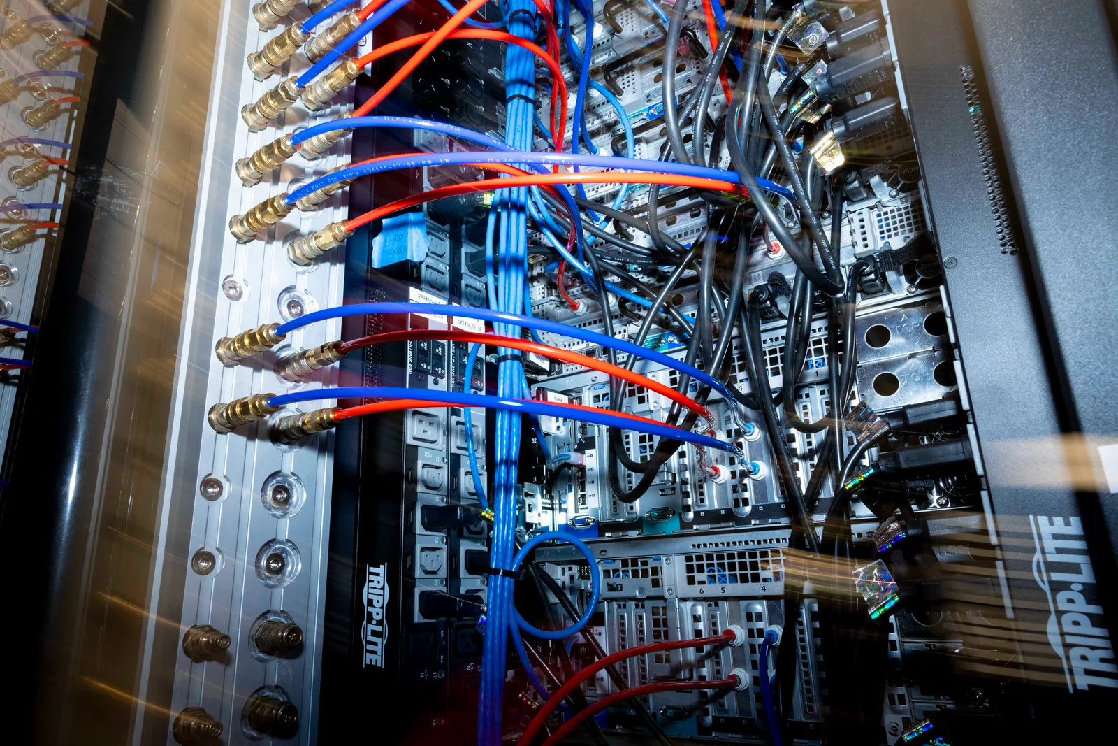 US Data Centers Face Backlash and New Regulations Amid Rapid Expansion
